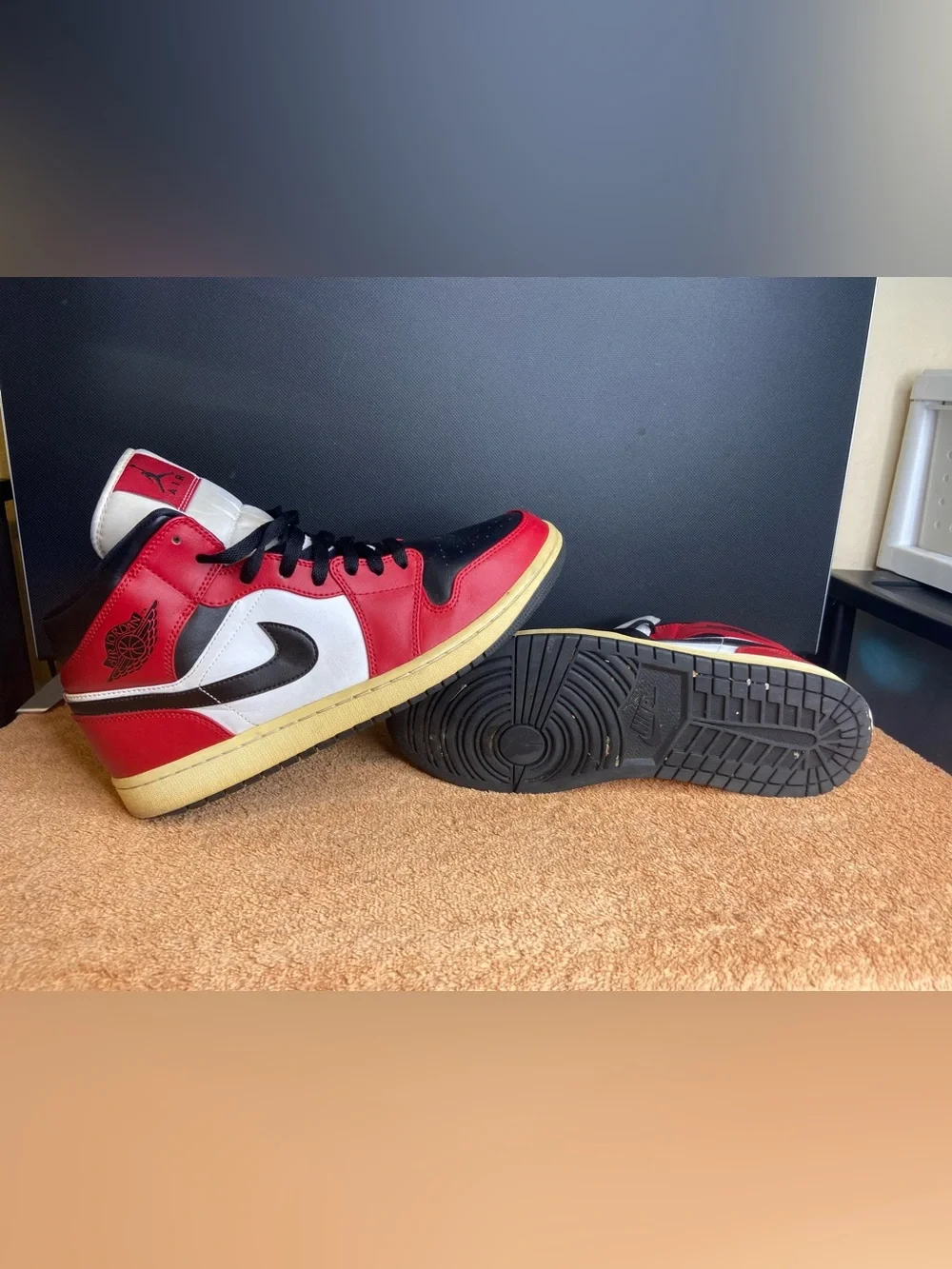 Nike Air Jordan 1 Mid Chicago Black Toe 2020 Men’s 11 554724-069